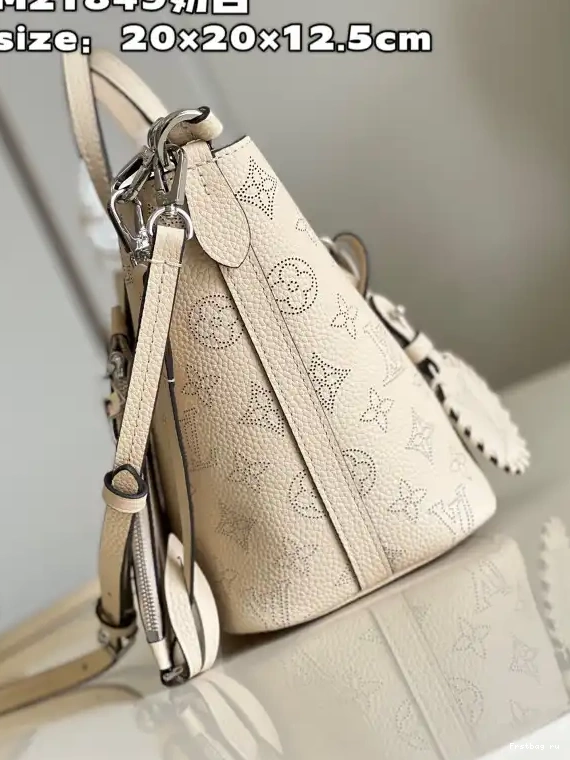 First bag ru VUITTON BLOSSOM PM LOUIS 0524